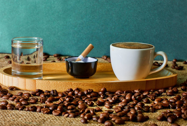 török kávé az asztalon - Fotó, kép