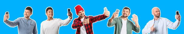 Joukko komeita miehiä ottaa selfie sinisellä taustalla - Valokuva, kuva