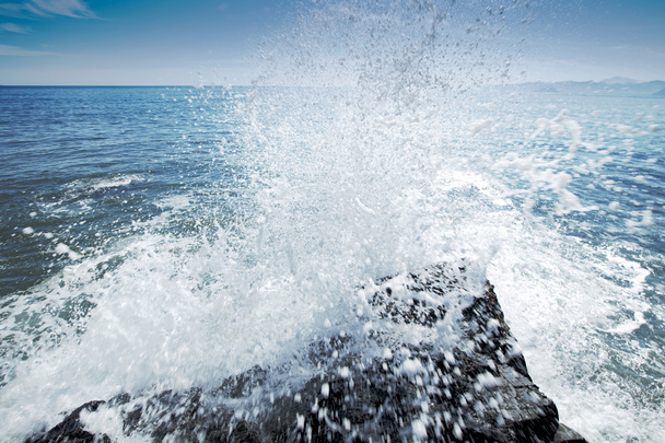 Salpicaduras de olas oceánicas
 - Foto, Imagen