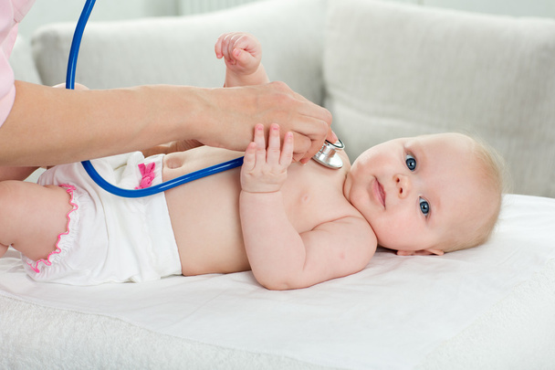 inspeção pediatra de bebê pequeno
 - Foto, Imagem