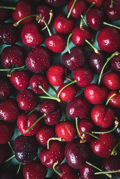 Close-up de deliciosas cerejas frescas e recém-lavadas - Foto, Imagem