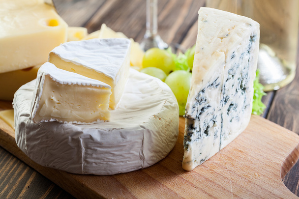 Assorted cheeses - Foto, immagini
