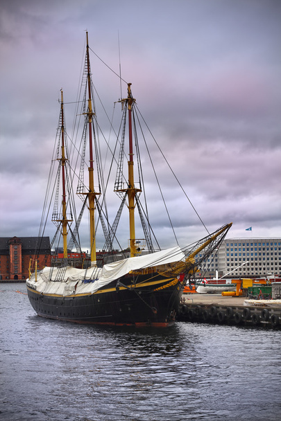 古い木造船 - 写真・画像