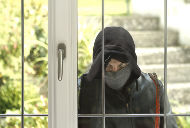 Burglar breaking in a house - Foto, imagen