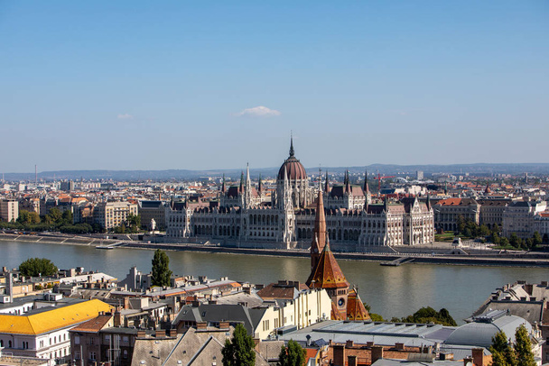 budapest parliament building at sunny day Hungary - Fotoğraf, Görsel