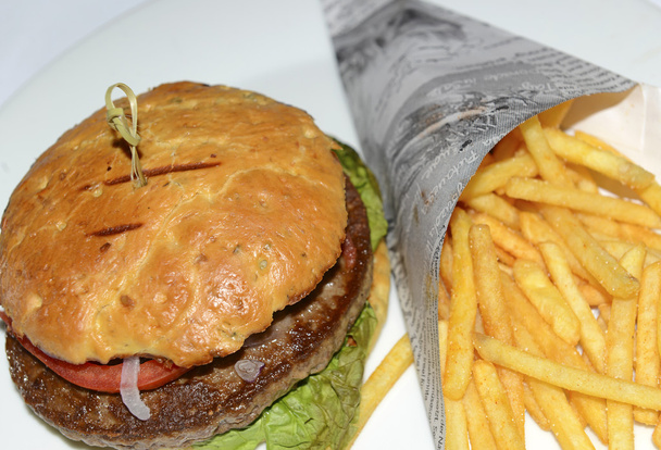 Fast food - Hamburger i frytki - Zdjęcie, obraz