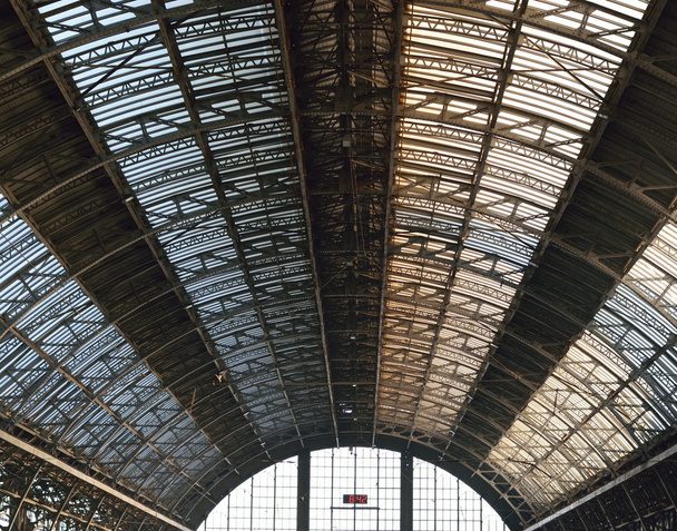 Muster auf dem Dach des Bahnhofs - Foto, Bild