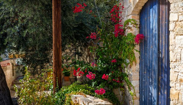 Entrance to a traditional house. Lofou village, Limassol district, Cyprus. - Foto, imagen
