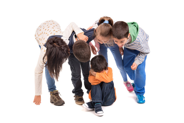 Grupo de crianças bullying
 - Foto, Imagem