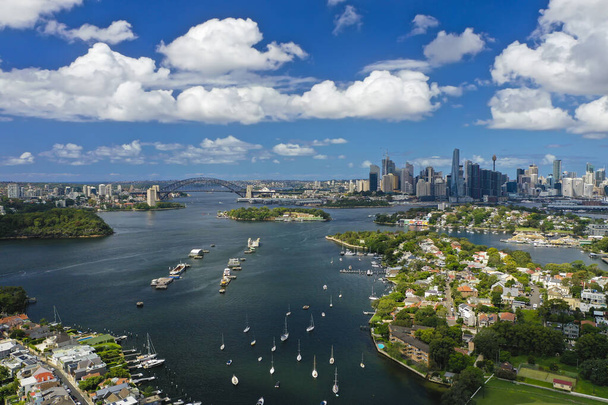 Aerial view of Sydney Harbour in daytime - Фото, зображення