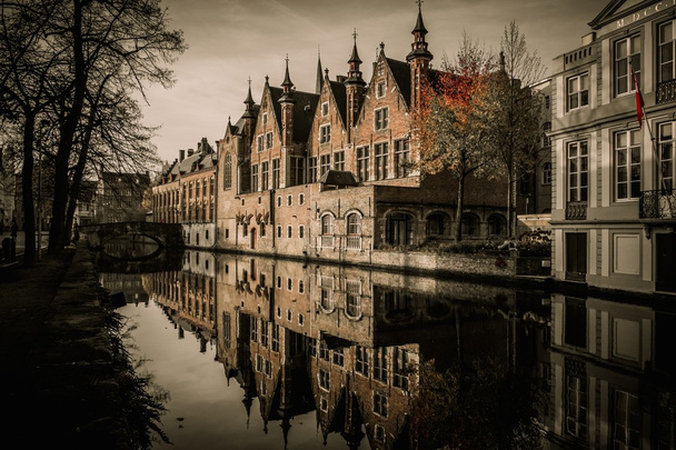 Maisons le long du canal à Bruges, Belgique
 - Photo, image