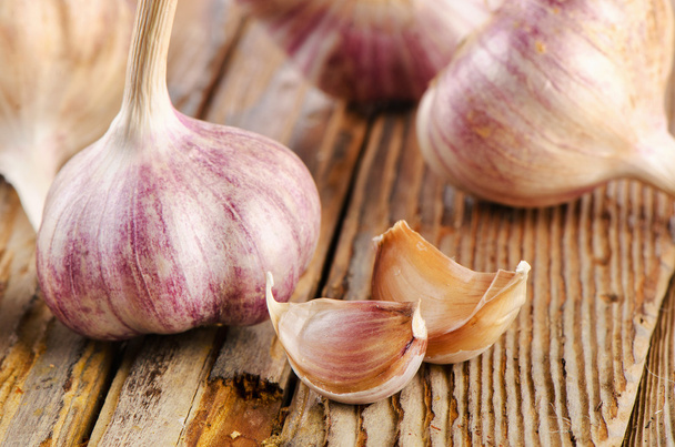 Garlic whole and cloves - Fotoğraf, Görsel