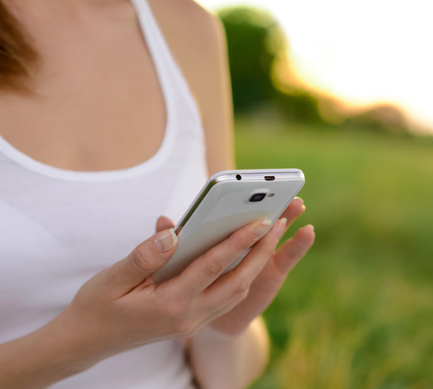 Woman Using Mobile Smart Phone Outdoors - Zdjęcie, obraz