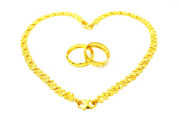 Anel de casal dourado e pulseira
 - Foto, Imagem