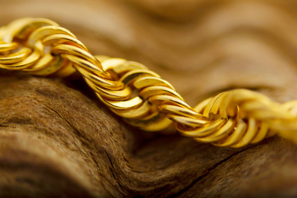 collar de cadena de oro de cerca - Foto, imagen