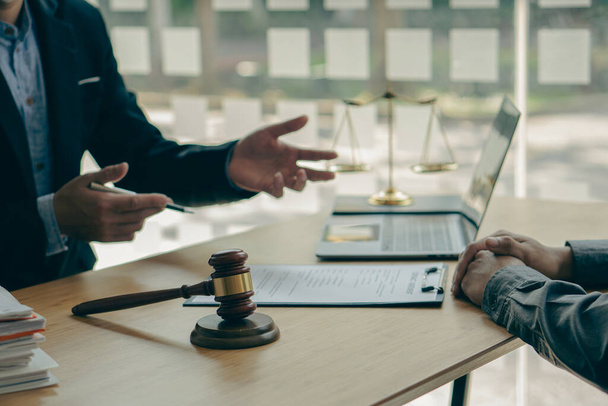 judge, male lawyer, businessman's legal services business advisor Consulting on various contracts to plan a case in the court of justice, and team meetings are held at the law firm. - 写真・画像