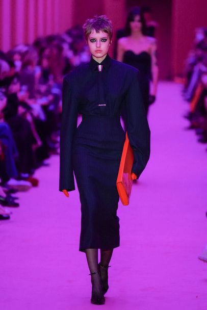 MILAN, ITALY - FEBRUARY 25: A model walks the runway at the Sportmax fashion show during the Milan Fashion Week Fall/Winter 2022/2023 on February 25, 2022 in Milan, Italy. - Φωτογραφία, εικόνα