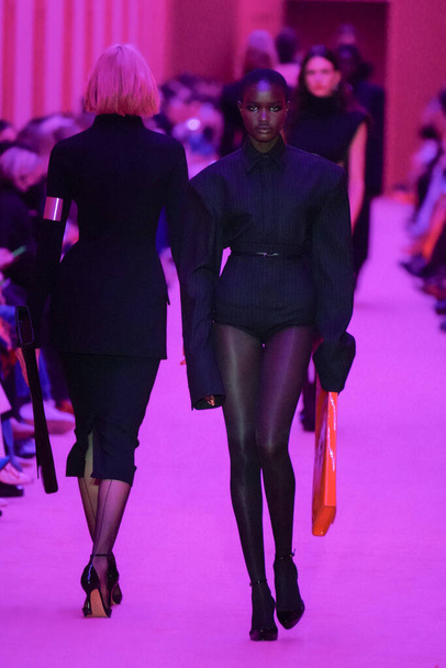 MILAN, ITALY - FEBRUARY 25: A model walks the runway at the Sportmax fashion show during the Milan Fashion Week Fall/Winter 2022/2023 on February 25, 2022 in Milan, Italy. - Φωτογραφία, εικόνα