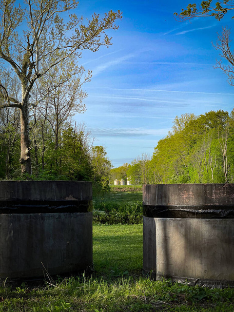 Ventilaciones del sistema de alcantarillado de Lexington, Kentucky mientras se acerca a la planta de tratamiento de aguas residuales - Foto, Imagen