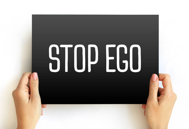 Σταμάτημα κειμένου Ego στην κάρτα, φόντο έννοιας - Φωτογραφία, εικόνα