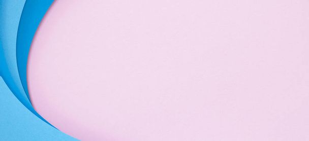 abstrait couleur papiers géométrie plat laïc composition fond avec bleu couleur courbes lignes et formes sur fond rose pastel - Photo, image