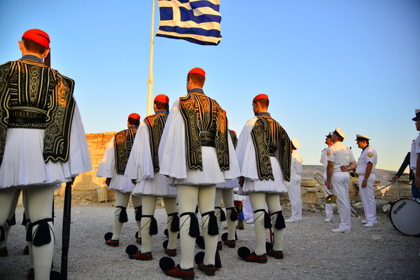 Грецькі президент охоронців в традиційних Уніформа - Фото, зображення