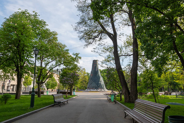 Kharkiv, Ukraine - 14 May, 2022: Covered by sandbags monument of Taras Shevchenko in Kharkiv, Ukraine, to protect the heritage from shellings of the city by the Russian military. - Photo, Image