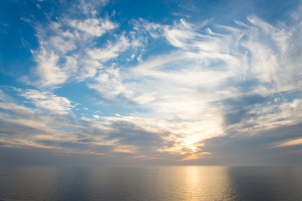 kék ég woth felhők Vértes - Fotó, kép