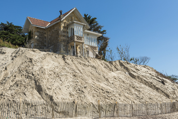 Érosion de la maison à la plage
 - Photo, image