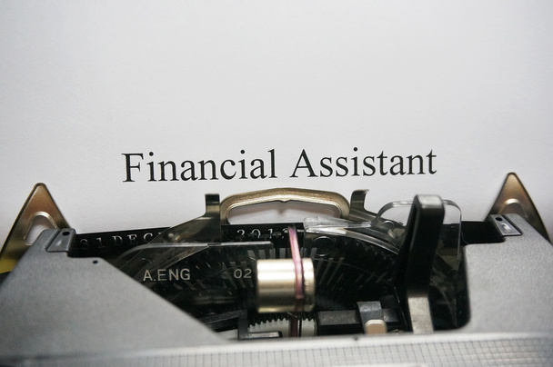 Concept d'assistant financier sur machine à écrire
 - Photo, image