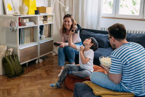 young caucasian family spending time at home, playing video games with his son - Zdjęcie, obraz