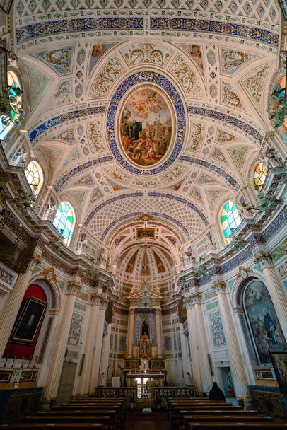 Скикли, Италия - март 2022 года: настоятель церкви Святого Иоанна Крестителя в историческом центре Скикли - Фото, изображение