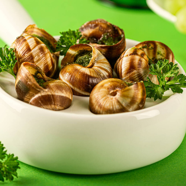 Bourgogne Escargot Snails with garlic herbs butter - Fotó, kép