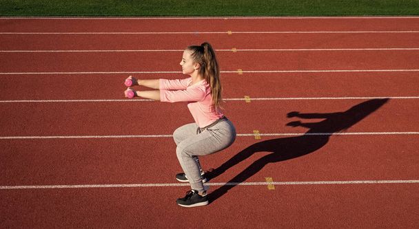 Make yourself stronger. Strong girl do dumbbell squats. Strength training. Strength training workout - Foto, Bild