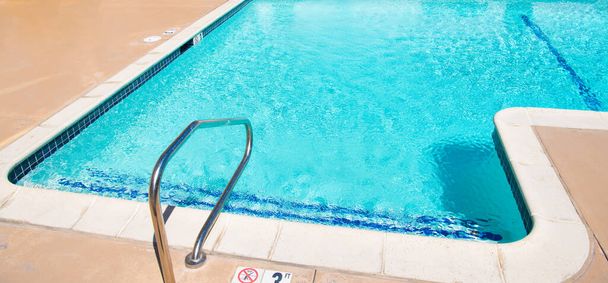 blue water in summer swimming pool. summer vacation - Fotografie, Obrázek
