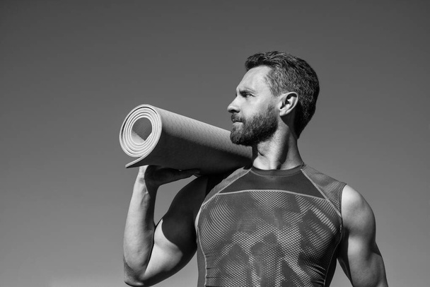 sports and healthy lifestyle routine. male athlete do morning exercise. yoga workout. sportsman with yoga mat outdoor. health care. muscular guy do sport. man in sportswear - Foto, Imagen