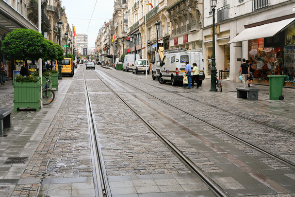 şehirde tramvay yolu ile sokak - Fotoğraf, Görsel