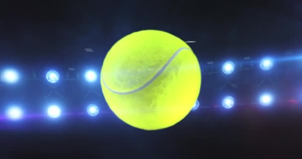 Balle de tennis volante avec projecteurs de stade clignotants dans la nuit. Balle de sport rotative. Sport 4k fond vidéo en boucle sans fin. - Séquence, vidéo