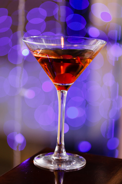 Cocktail in bar - Fotoğraf, Görsel