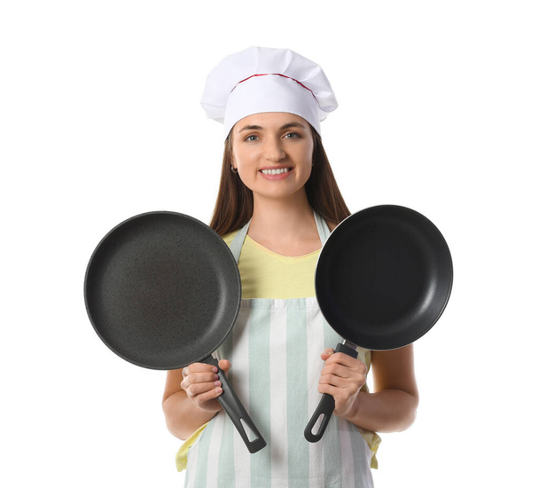 Beyaz arka planda kızartma tavaları olan kadın aşçı - Fotoğraf, Görsel