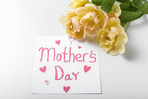 Card with text MOTHER'S DAY and yellow flowers on white background - Foto, Bild