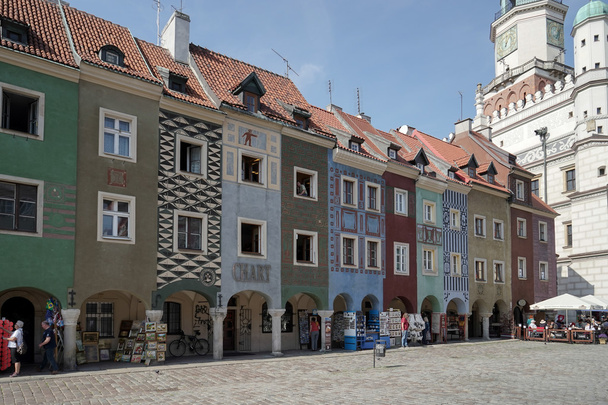 Rangée de maisons multicolores à Poznan
 - Photo, image