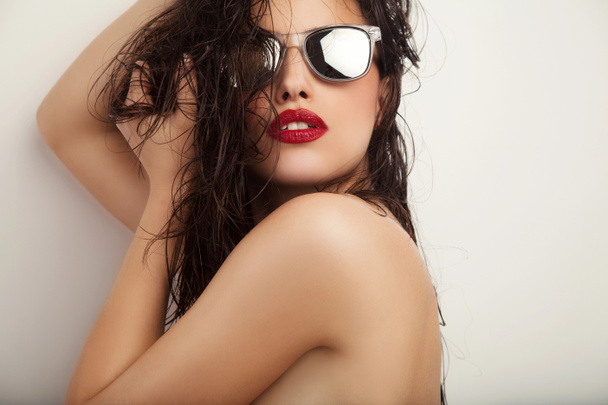 labios rojos y gafas de sol
 - Foto, imagen