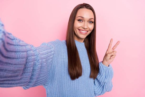 Photo of hooray young brunette lady do selfie show v-sign wear blue sweater isolated on pink color background - Φωτογραφία, εικόνα