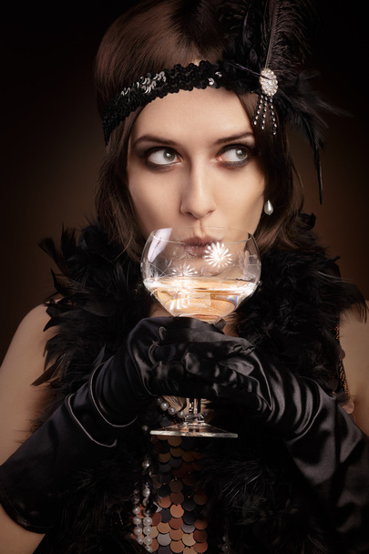 Retro 20s style woman drinking champagne - Foto, Imagen