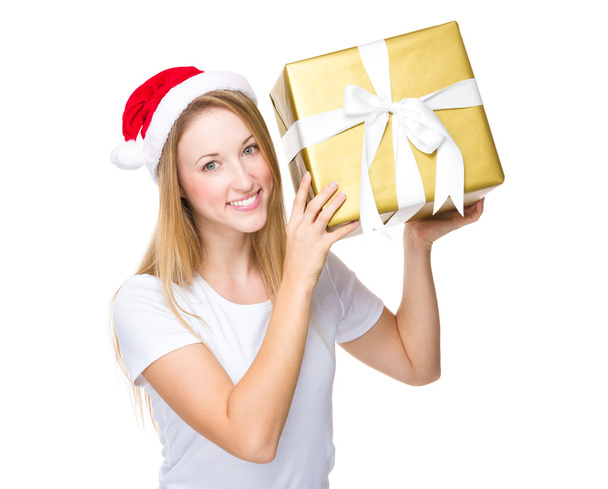 クリスマスのギフトボックスを持つ女性 - 写真・画像