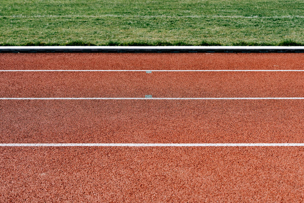 sports track around the sports field - Foto, afbeelding
