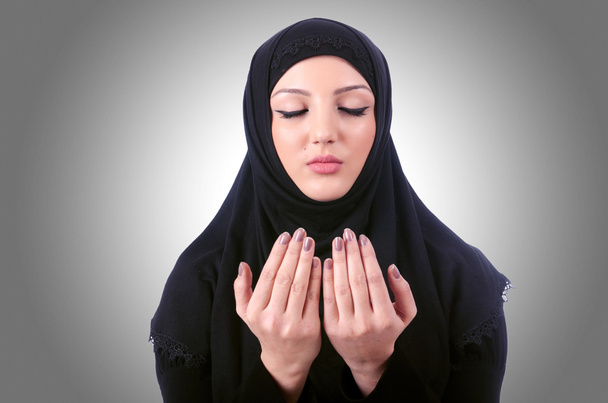 Мусульманская женщина в хиджабе - Фото, изображение