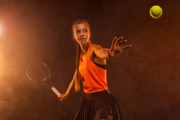 Tennis player. Beautiful girl teenager and athlete with racket in sporswear and hat on tennis court. Sport concept. - Foto, Bild