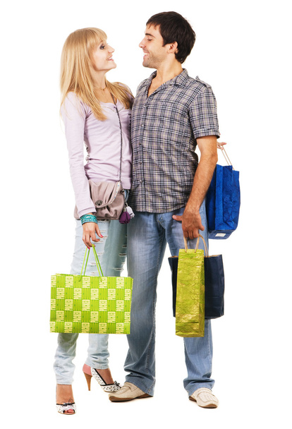mooie jonge paar met shopping tassen - Foto, afbeelding